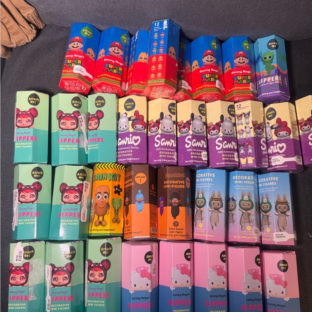 35 pcs hippers sonny angel super Mario Labubu etc lot